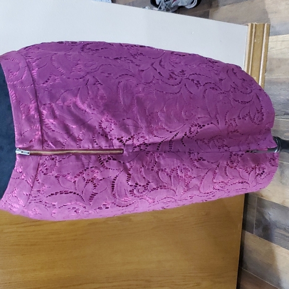 Cabi magenta lace overlay midi skirt - Picture 3 of 6